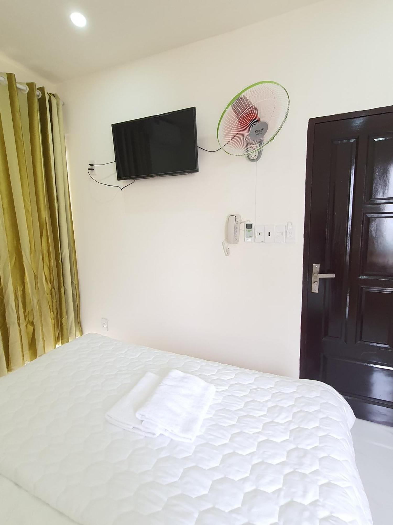 Khach San Anh Thu Hotel Хошимин Екстериор снимка