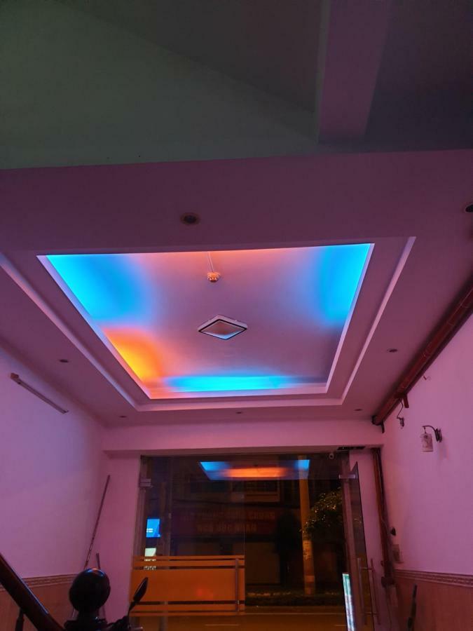 Khach San Anh Thu Hotel Хошимин Екстериор снимка